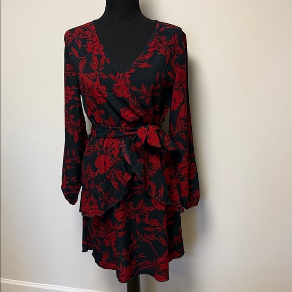 Elegant Black and Red Floral Long Sleeve Dress - Picture 4 of 8